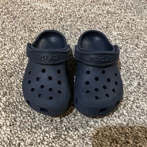 Used navy blue toddler size c9 classic crocs